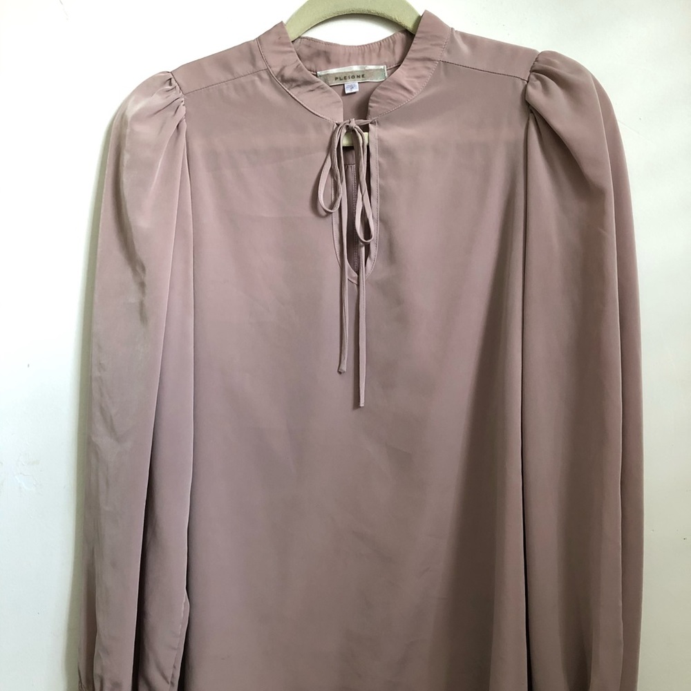 ❌ SOLD IN PERSON ❌  Taupe Flowy Blouse